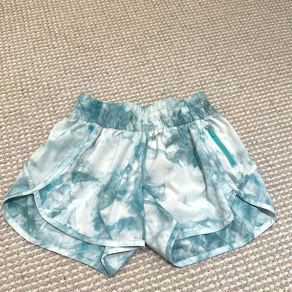 Lululemon Tracker Lined Short Size 4 - Picture 1 of 2
